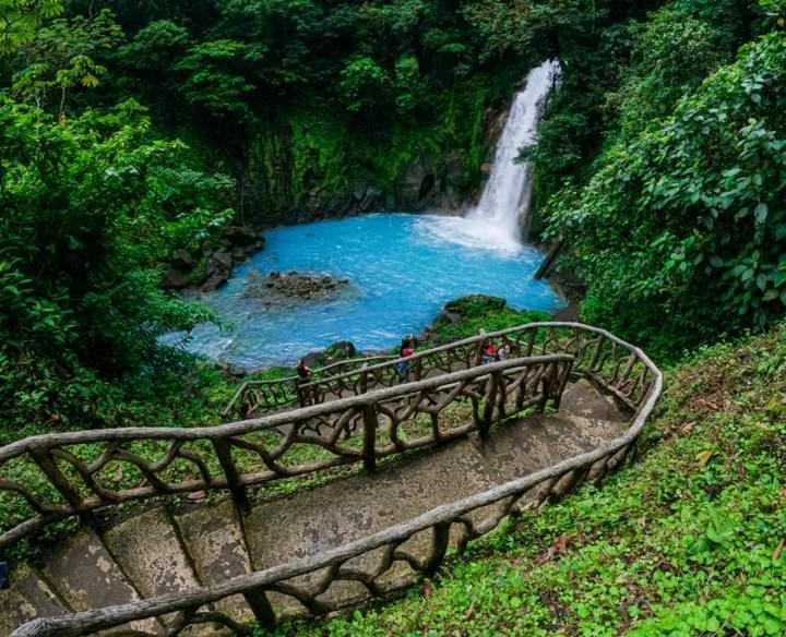 Cabinas El Pilon Rio Celeste Esterno foto
